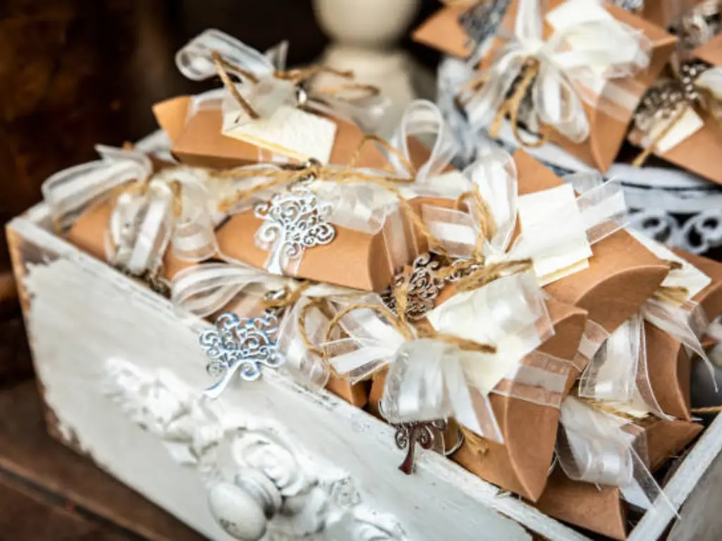 what are party favors
