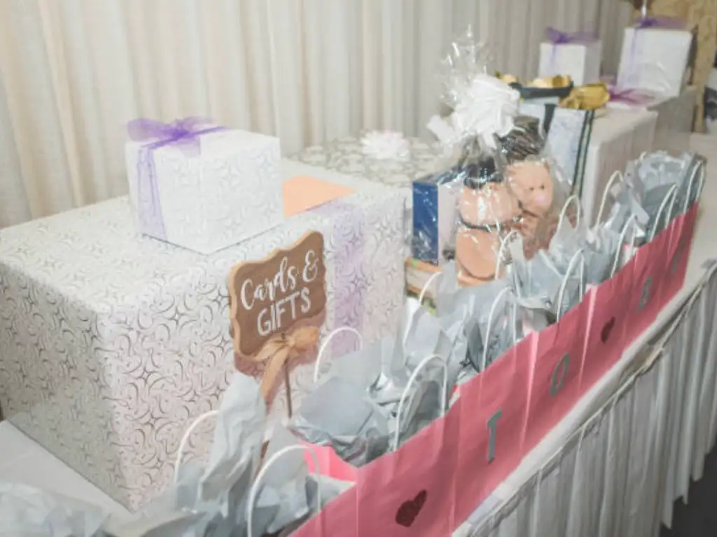 Who Pays for the Bridal Shower Etiquette Guide nicro